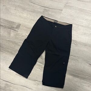 Women’s Royal Robbins Classic Black capri Cargo Pants sz small
